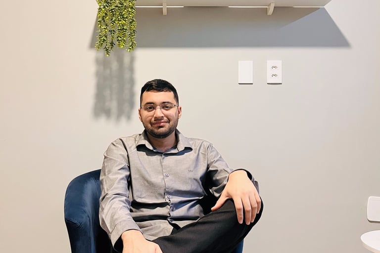 Psicólogo Lucas em Arapiraca na sua sala