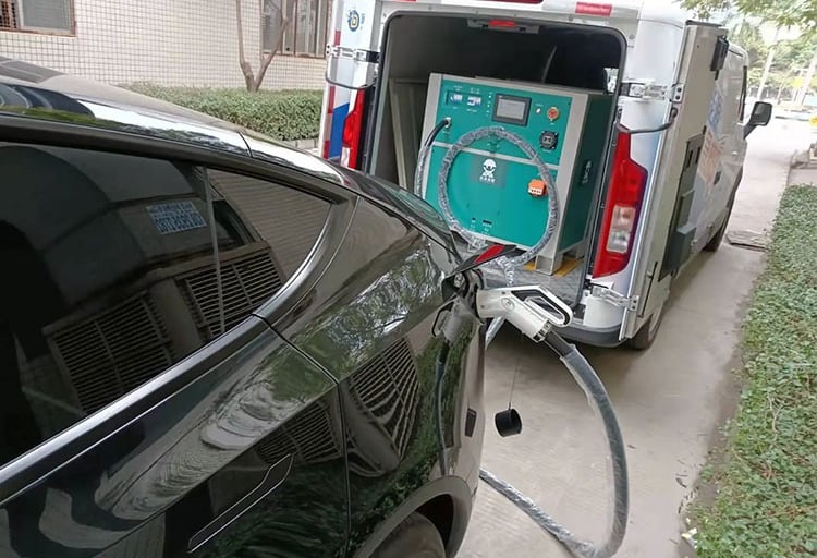 avarinis elektromobilio ev pakrovimas