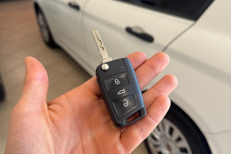 Chiave auto con telecomando, a partire da 140€