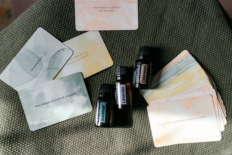 Affirmationskarten und ätherische Öle als ganzheitliches Ritual