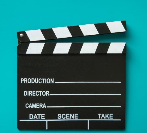 a clap clapper board with a clapper and a movie clapper