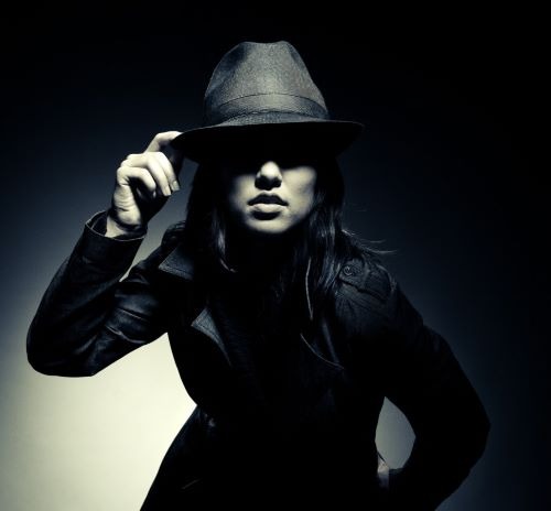 a woman with a hat is spying the environment