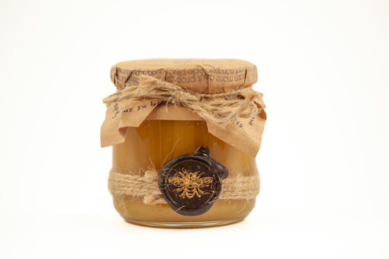 Medus su bičių pikiu. Kaip vartoti bičių pikį. Užpelkių medus