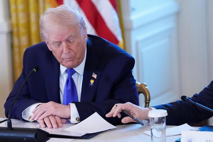 Trump durante reunião na Casa Branca no dia 9 de janeiro. Ele instou Cuba a fazer um acordo neste do