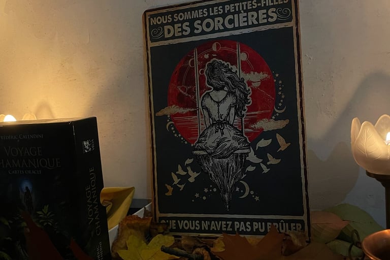 Nous sommes les petites filles des sorcières que vous n'avec pas pu br$uler, posée sur une autel avec une oracle chamanique