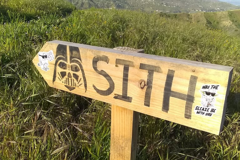 site trail sign at hulda crooks park