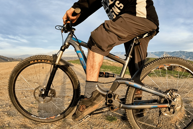 pointing toes down when doing rear wheel lift mtb for more grip on pedals