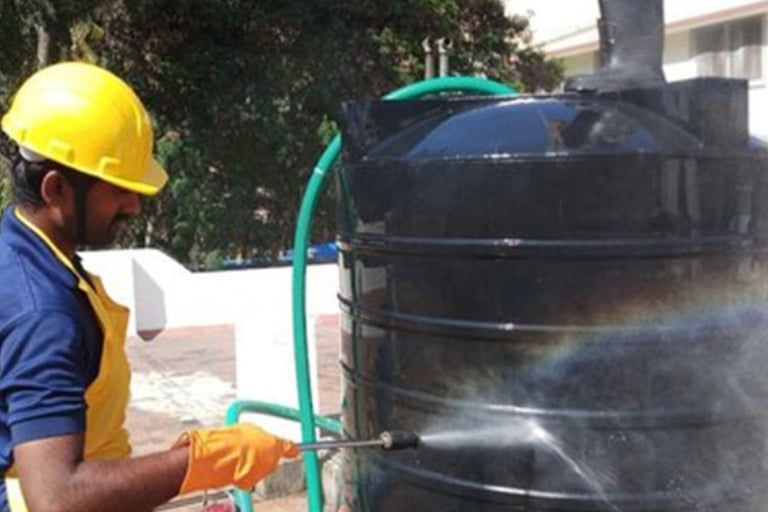  فني تصليح وسباكة منازل و كهرباء و عزل و تنظيف خزانات المياه في مسقط. غسيل خزانات المنزل