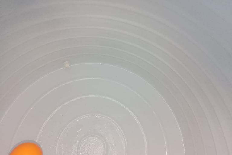 فني تصليح وسباكة منازل و كهرباء و عزل و تنظيف خزانات المياه