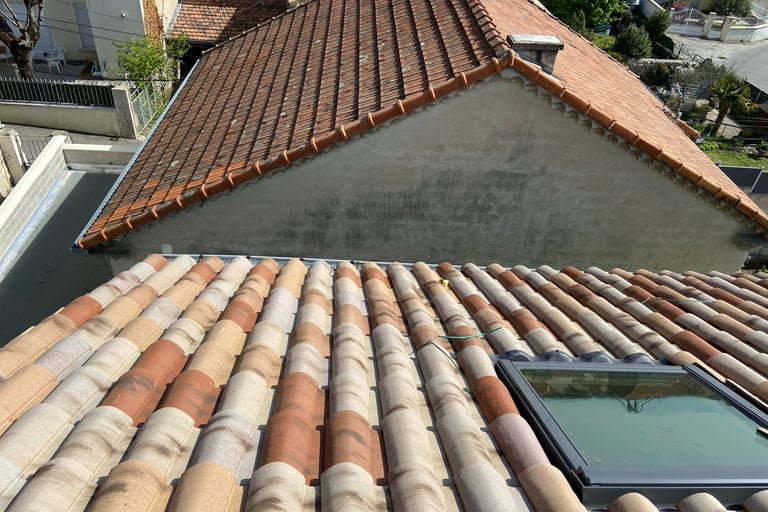 finition pose velux sur toiture maison