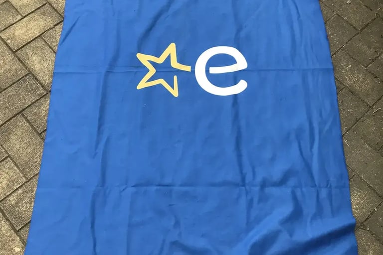 diafimistikes-petsetes-thalassis-me-logotipo