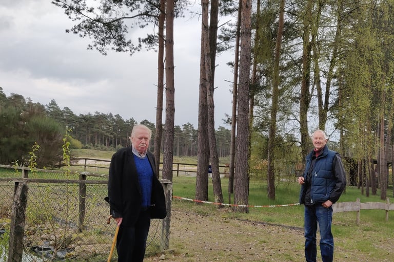 Jörg Grube vor dem Schiessplatz in Krelingen