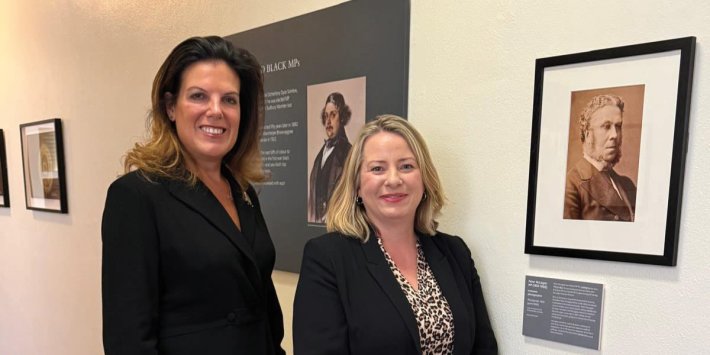 Deputy speaker Caroline Nokes MP, Kirsteen Sullivan MP, and the portrait of Peter McLagan
