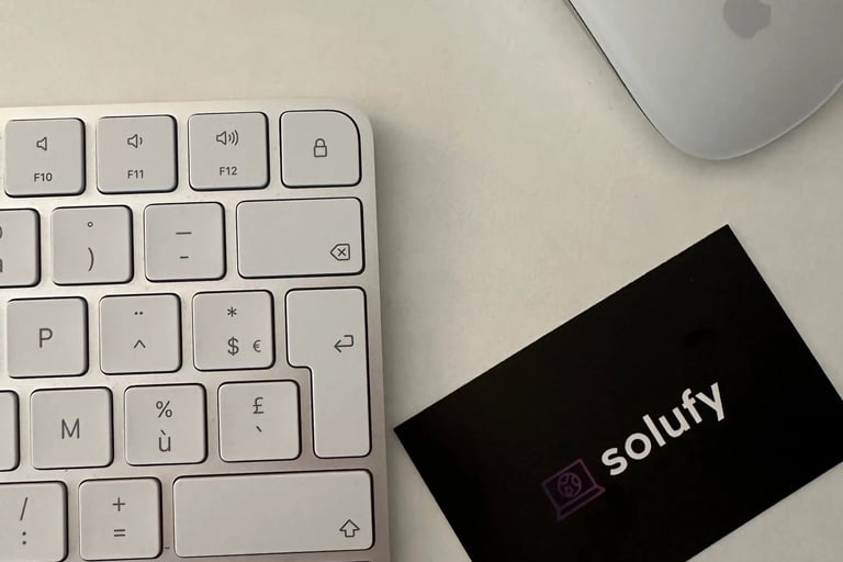 Agence web Solufy à Montpellier avec carte de visite professionnelle