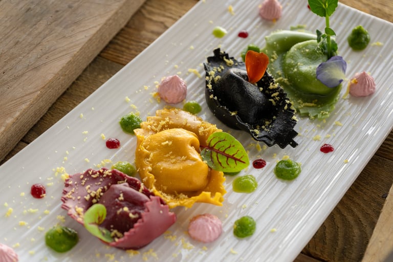 pasta ripiena di pesce sfoglia spinaci, nero di seppia, curcuma, vino rosso