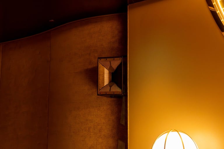 1-Sound Contour CT28 mounted with Yoke accessory