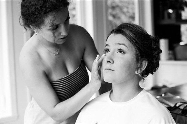 femme maquillée professionnellement