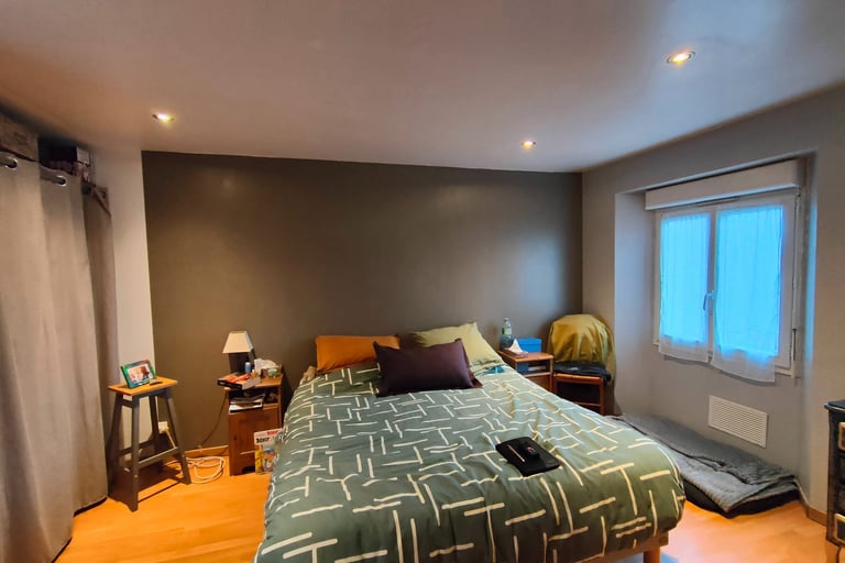 Chambre parentale avant rénovation à Rouans – état existant à optimiser