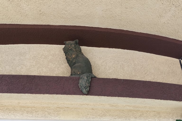 Cat statue at Sportivnaya 4A