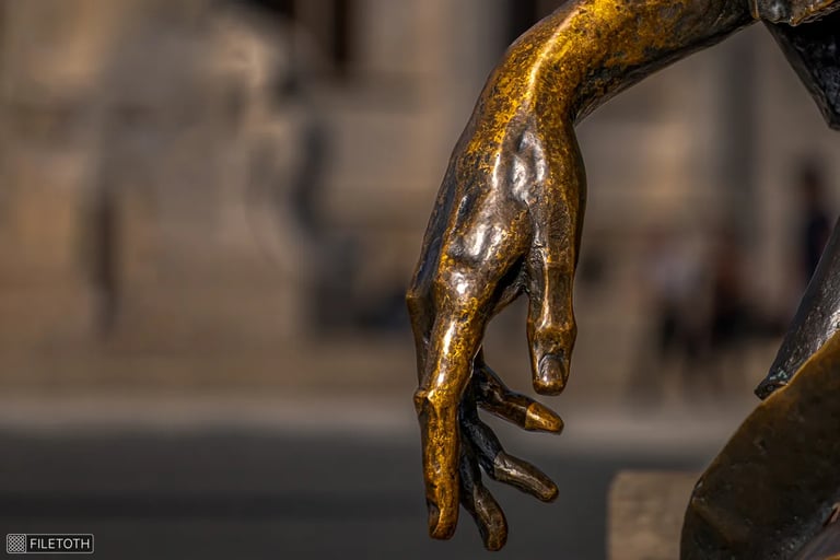 Close-up of Attila József’s bronze hand, capturing the poet’s tense, contemplative gesture.