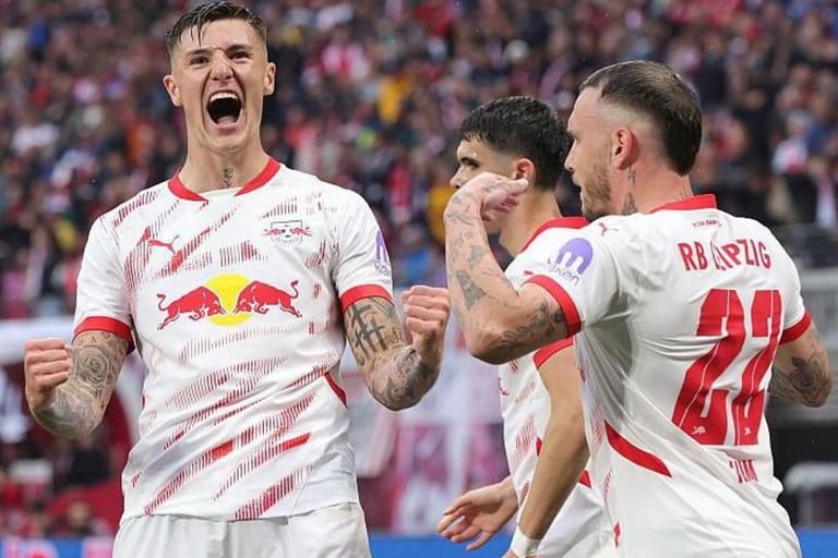 Benjamin Sesko Manchester United Newcastle transfer news Slovenian footballer RB Leipzig striker Fabrizio Romano Premier Leag