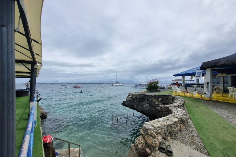 Kontiki beach club facing the ocean
