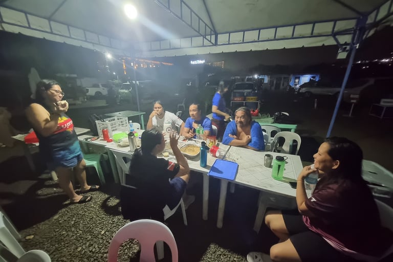 Sugbudiver sharing underwater photography tips after night dive in Cebu
