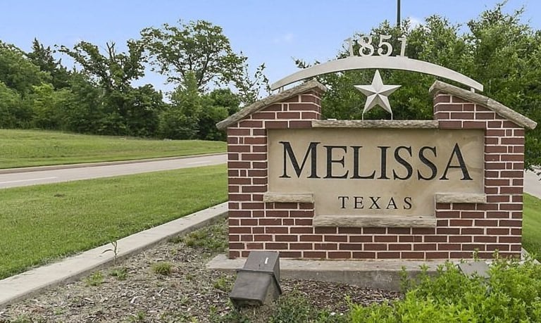 sign in downtown Melissa, TX