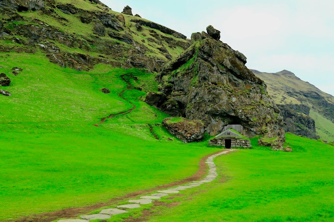 Rútshellir Caves