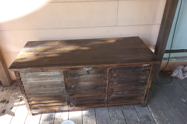 OUtsunny 75 Gallon Wooden box with dark stain.