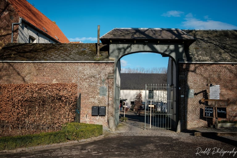 Entrée de la ferme Bertinchamps (Ophain)