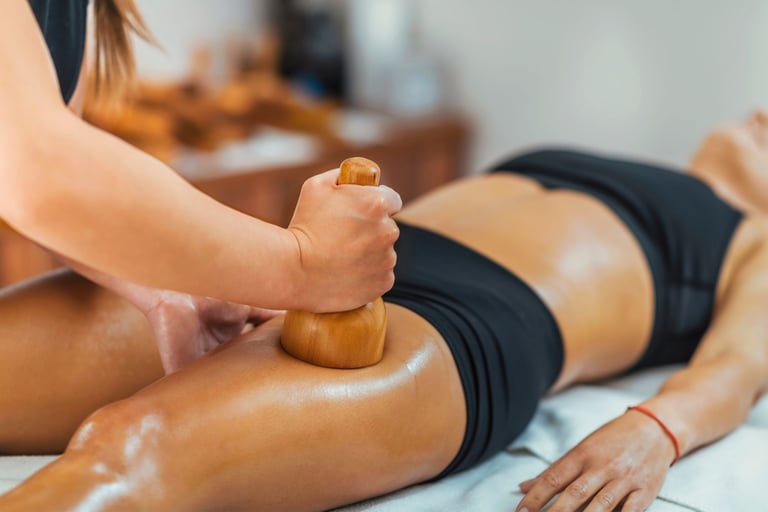 Tratamiento de recuperación postoperatoria con técnicas de drenaje linfático y masaje terapéutico.