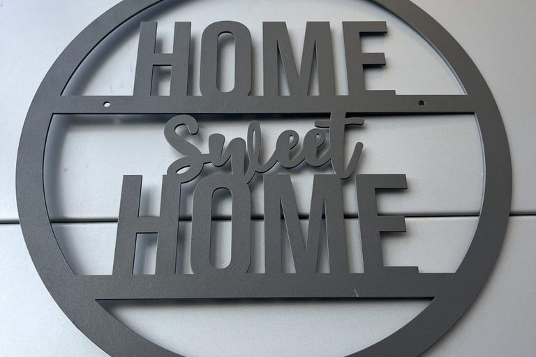Décoration murale ronde HOME SWEET HOME en métal découpé au laser – finition noire