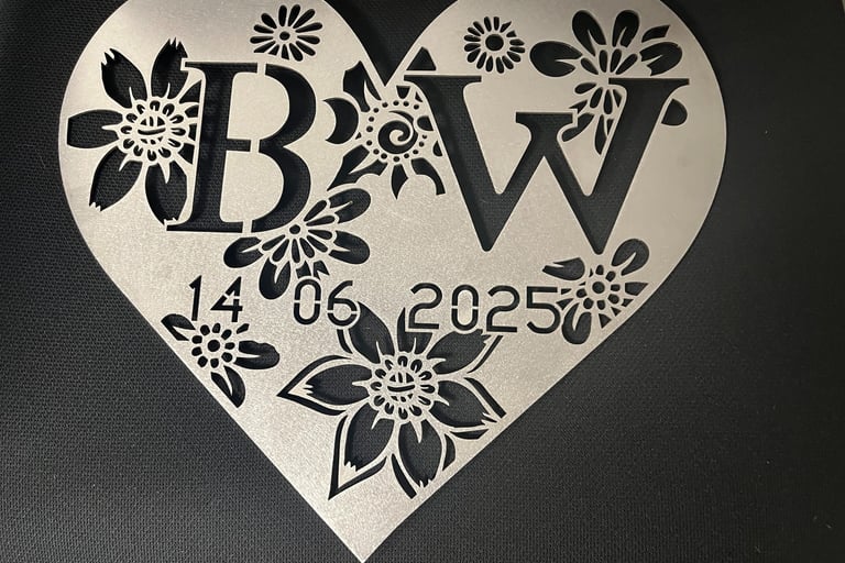 Décoration cœur personnalisée avec initiales SD en inox brossé – découpe laser