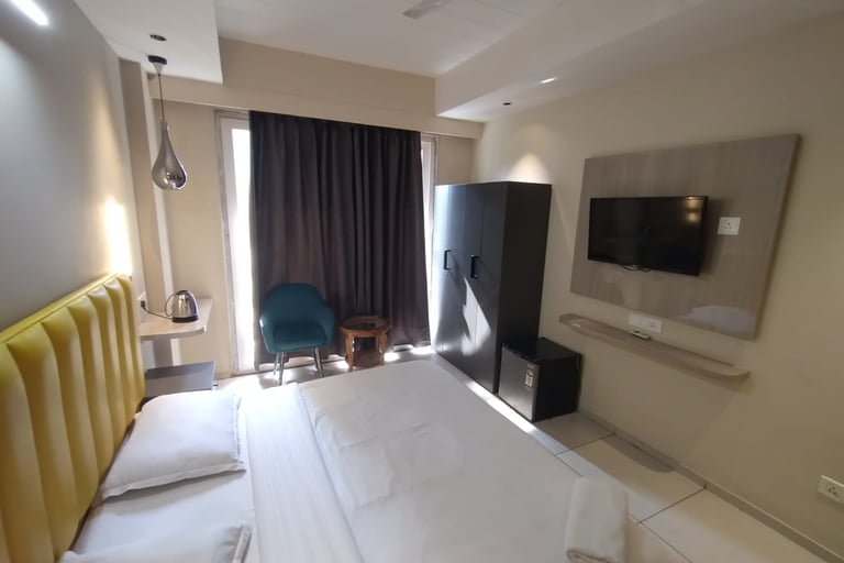 Hotel near Huda City Centre Metro Station