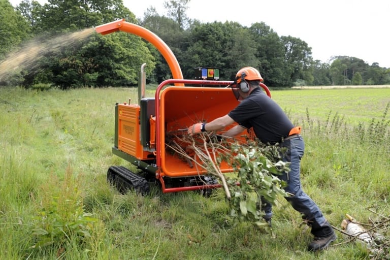 alt="Broyage de branches et déchets verts en Haute-Savoie annecy