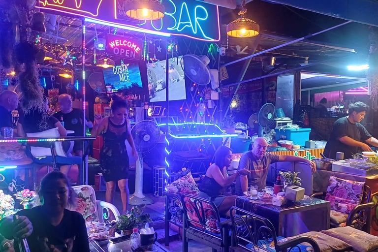 Customers outside Anny Bar, Hua Hin, Soi 94