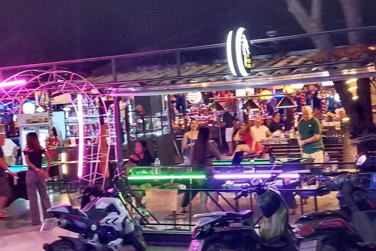 Outside view of bars at Wonderland 2 in Hua Hin