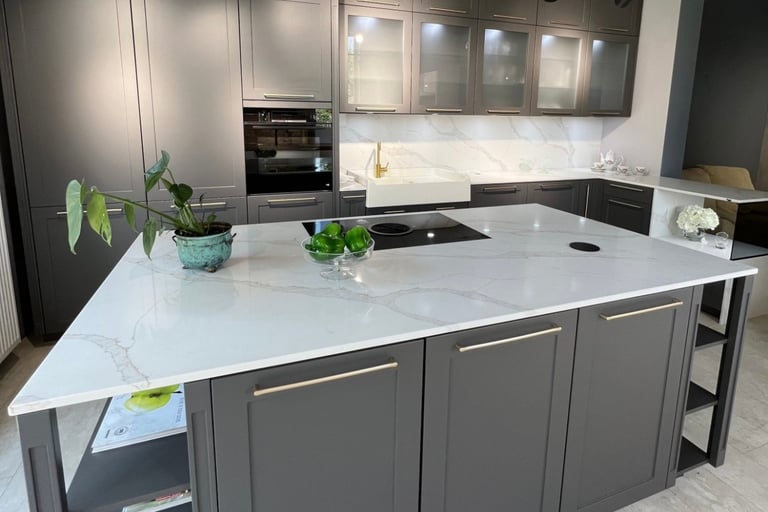 "kvarco stalviršis virtuvėje"