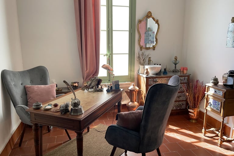 Deux chaises un bureau