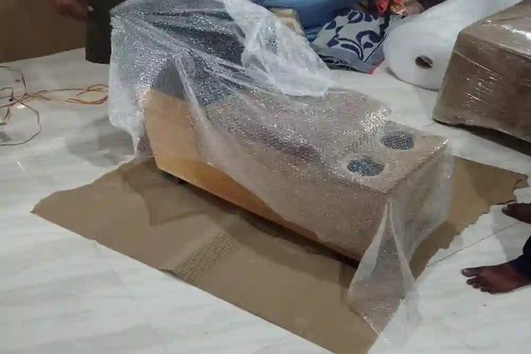 Seemanchal Packers and Movers Araria using premium bubble wrap and corrugated sheets for furniture p