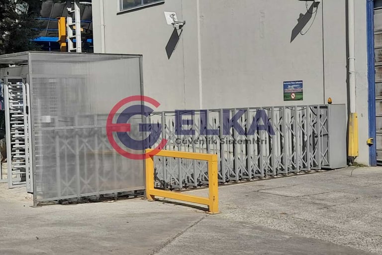 Demir Kapı, Paslanmaz Kapı