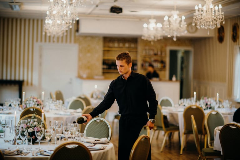 sommelier et formation de personnel de restaurant
