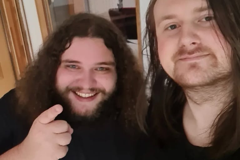 Sprecher und Sänger Eric Kaiser mit Existence Autor und Hörspielproduzent Luca Snow