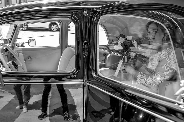 Retrato de boda moderna en Barcelona, estética natural y elegante por Ángel Fábregas.