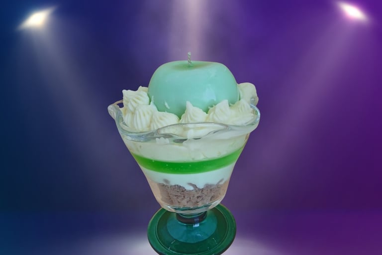 gourmet and scented granny smith green apple candle; perfume from Grasse France; fantasy collection