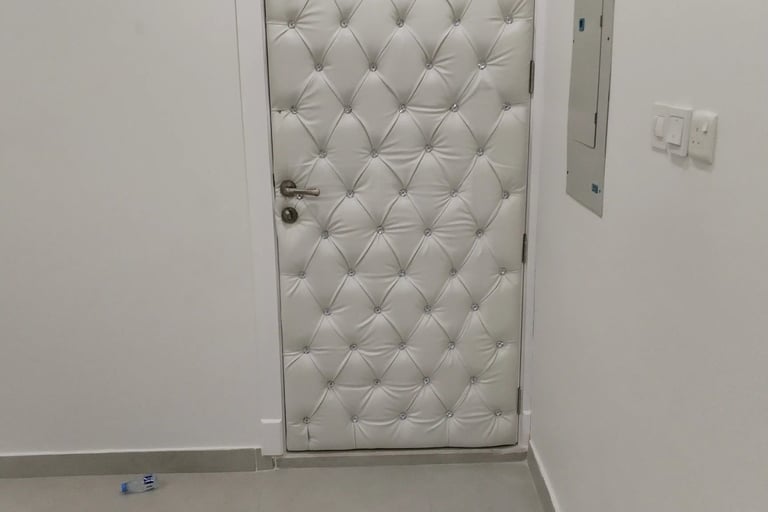 كتم الضوضاء للأبواب الخبر