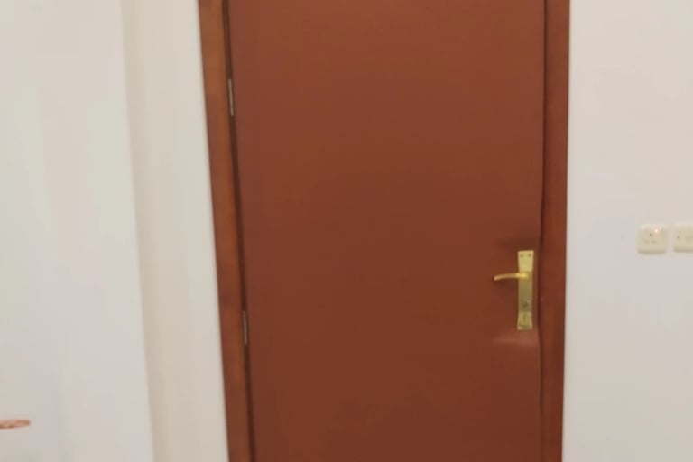 معالجة صوت الأبواب في الخبر