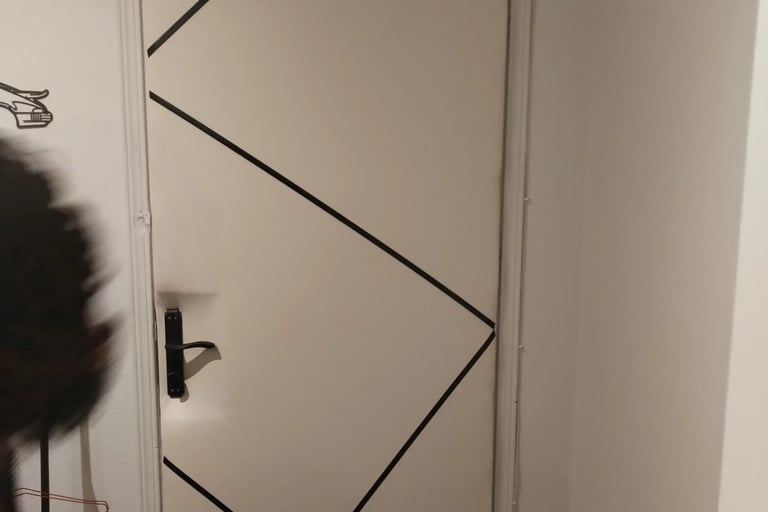 صوت يدخل من الباب