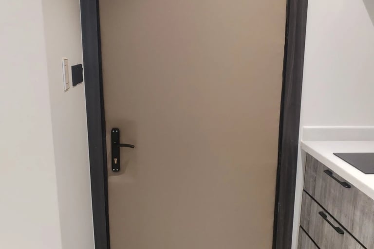 علاج تسرب الصوت من الباب